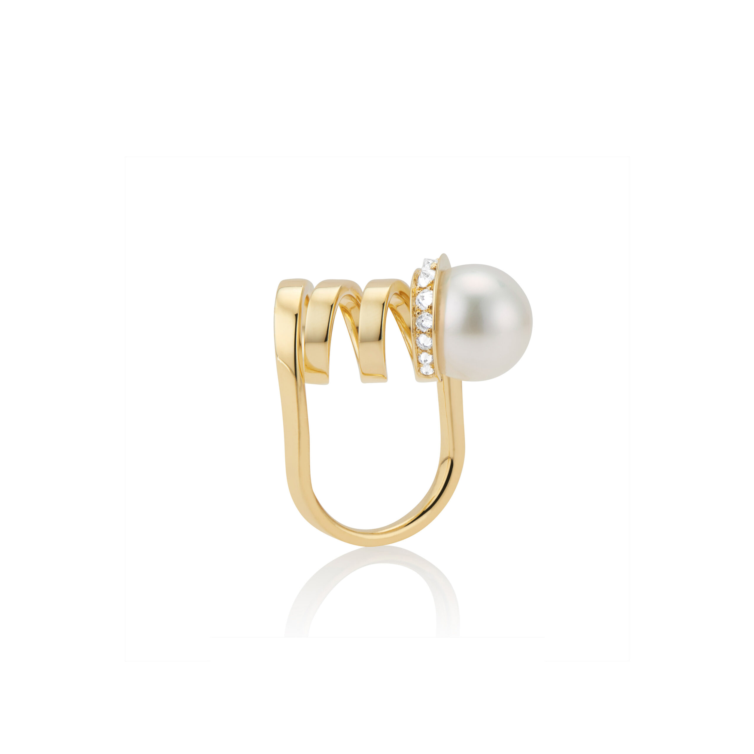 This is a product photo of the Solo Pearl Curl Ring by Renisis. It features 18K yellow gold with inverted diamonds and white South Sea Pearl rind is in profile and you can clearly see the large pearl and diamonds in a unique design.